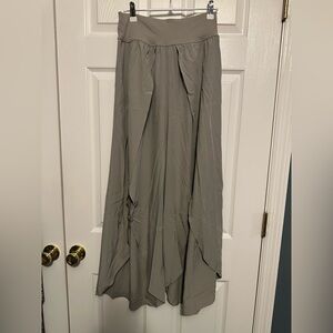 HALARA Women's Gray Flowy Pant